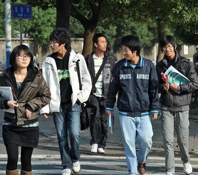 实践特别是在现实生活的实践学习中才干得到很好的培养