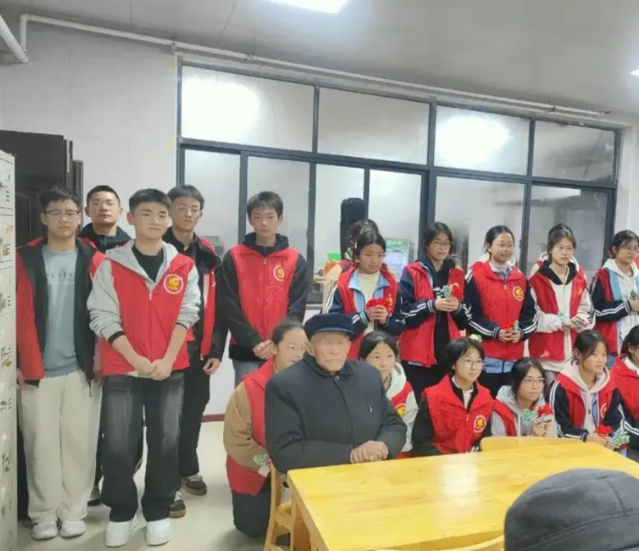 峻峭的波峰波谷交替由此学位供需矛盾在人口净流入地重复拉锯