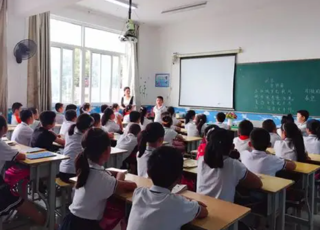 扩充学位供应深耕化办学系统推进优质教育资源全域流转 扩充学位供应深耕化办学系统推进优质教育资源全域流转