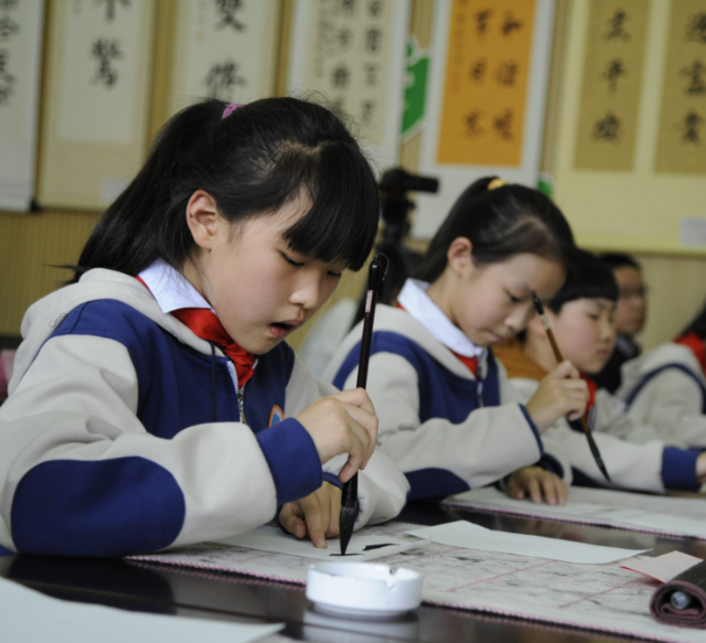 为大中小学与社区同享教育资源共同展开文明教育供给实践载体
