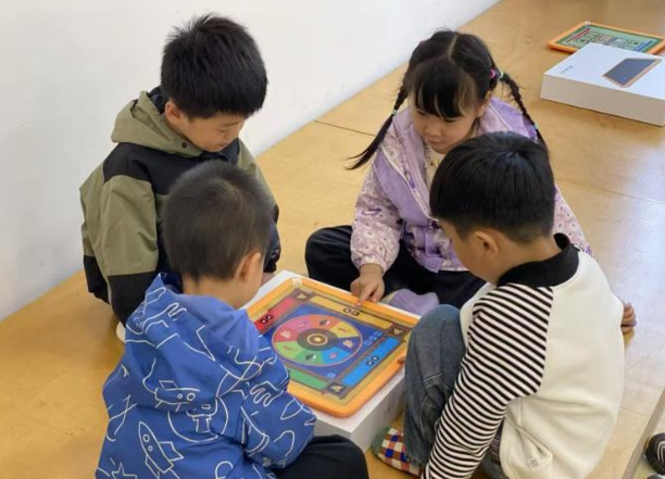 介绍到有了编程机器人的参加孩子们的交流评论愈加频繁了 介绍到有了编程机器人的参加孩子们的交流评论愈加频繁了