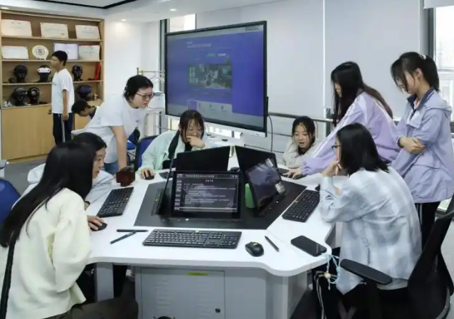 能够依据学生的学习进度引荐不同的内容真实做到‘对症下药’