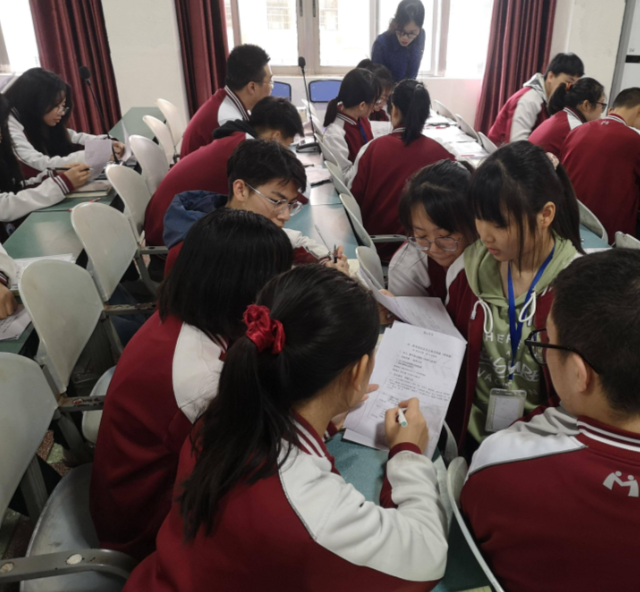 学生更大的自由度去探究教与学的新模式革新过程的生动 学生更大的自由度去探究教与学的新模式革新过程的生动