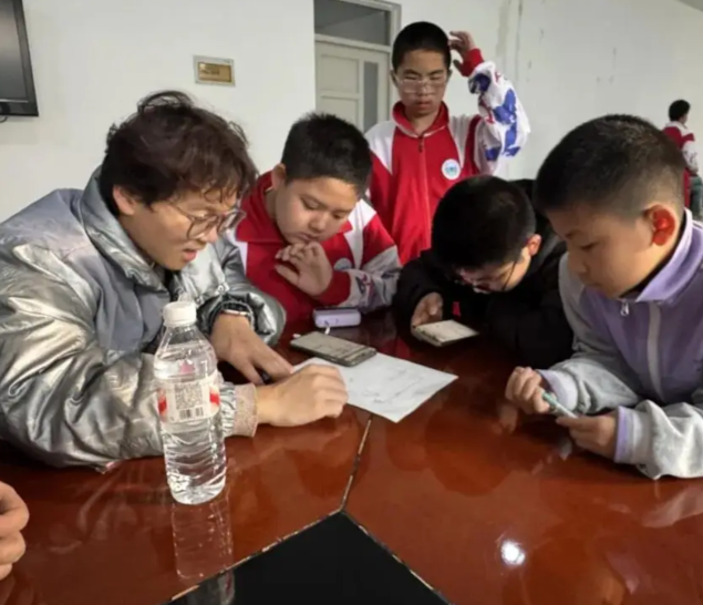 学生更大的自由度去探究教与学的新模式革新过程的生动 学生更大的自由度去探究教与学的新模式革新过程的生动