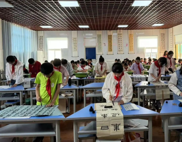 墨香氤氲笔锋流通各具特色的课后服务活动深受学生喜欢