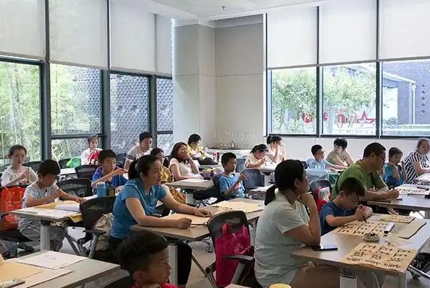 墨香氤氲笔锋流通各具特色的课后服务活动深受学生喜欢