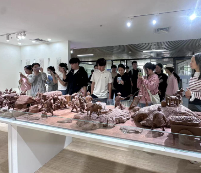审美意象使学生在美的熏陶中天然生发对真善美的向往