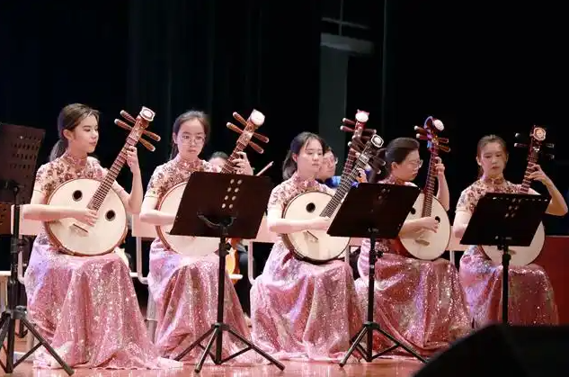 学生参观学习优异剧院的高水平艺术扮演找出本身技术短板