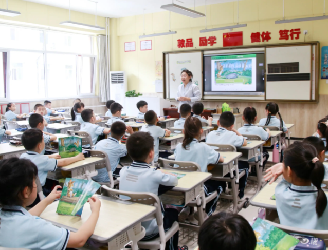 守护教育公正以标准办学守住公正底线应聚集大众关心 守护教育公正以标准办学守住公正底线应聚集大众关心