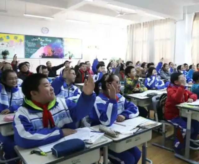 守护教育公正以标准办学守住公正底线应聚集大众关心 守护教育公正以标准办学守住公正底线应聚集大众关心