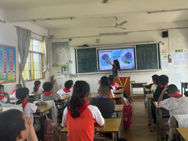 点评制度把变革实效纳入质量点评都在为小班化变革扫清障碍 点评制度把变革实效纳入质量点评都在为小班化变革扫清障碍