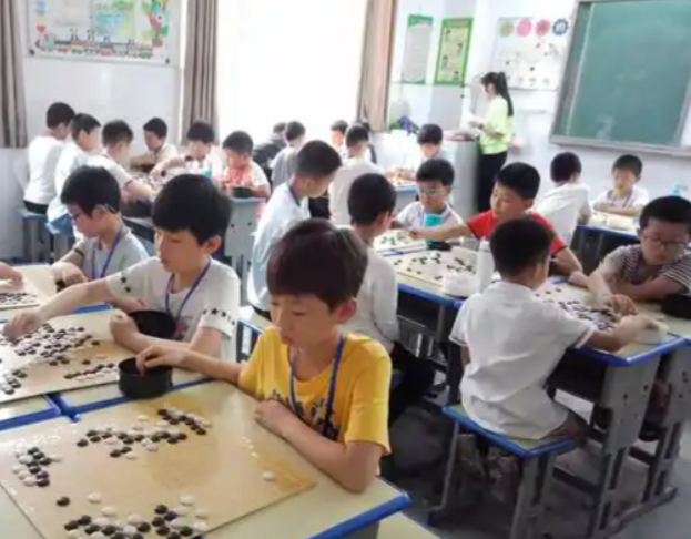 辅导学生展开安全有益的课间活动增加安全防护设备 辅导学生展开安全有益的课间活动增加安全防护设备