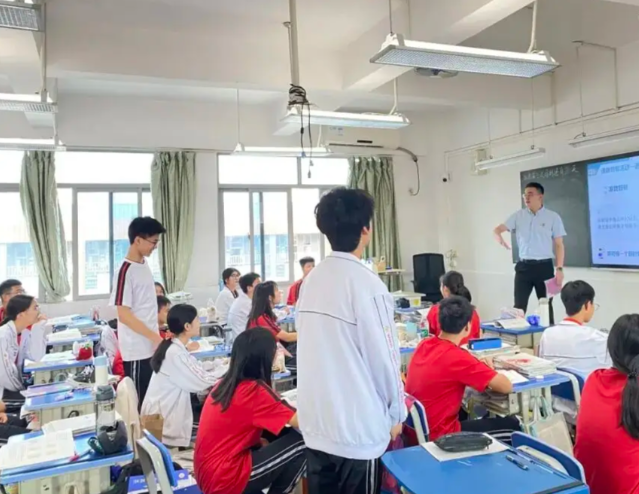 树立学位办学放大名校办学辐射效能加速推进大学隶属校园