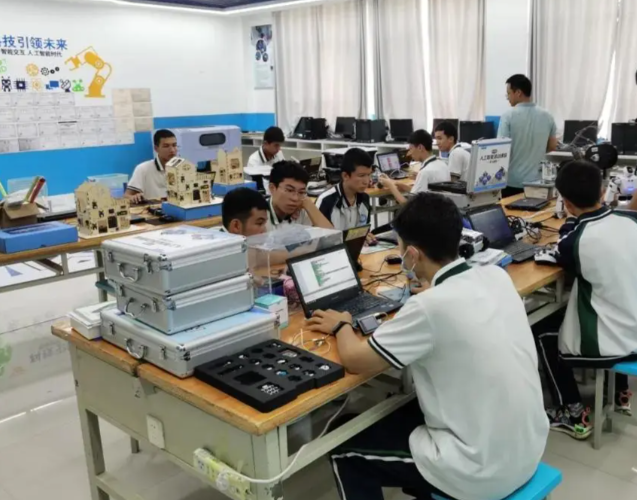 场景改造一批涵盖科创实践教育数字配套的设备项目相继落地